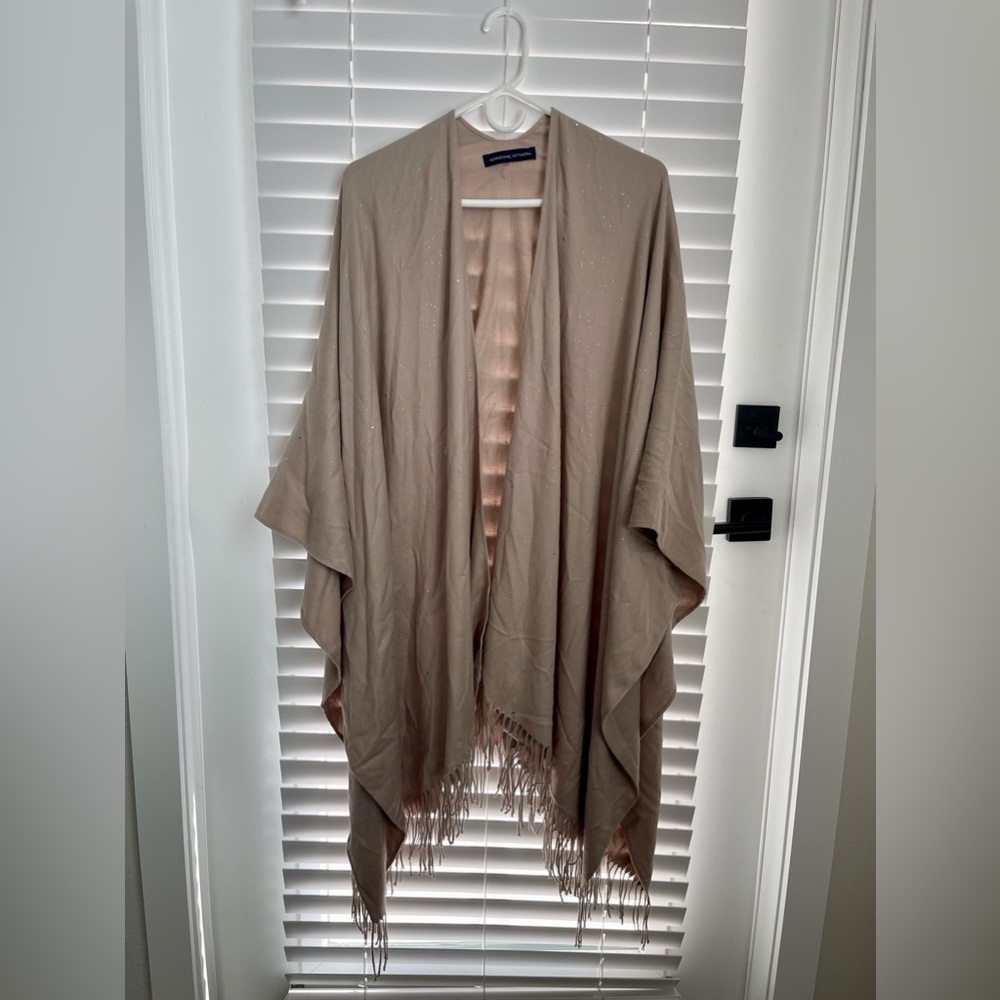 Great fall kimono! Has a hint of sparkle in it. Brand new, never worn.